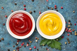 Κέτσαπ και μουστάρδα: Πού είναι καλύτερο να τις αποθηκεύεις;