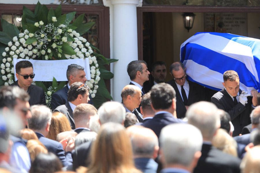 Πέτρος Μολυβιάτης: Με την ελληνική σημαία η σορός για την κηδεία