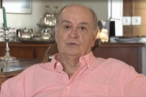 Πέθανε ο Kώστας Λυχναράς, σκηνοθέτης του «Κωνσταντίνου και Ελένης» και του «Καφέ της Χαράς»