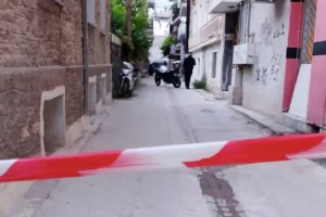 Λάρισα: Ένας 21χρονος δολοφόνησε την 52χρονη μητέρα του – Συνελήφθη μαζί με ένα ακόμη άτομο