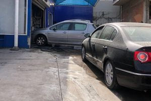 Λασποβροχή: Τι σκαρφίστηκαν οι Ηρακλειώτες οδηγοί για να εξυπηρετηθούν στα πλυντήρια αυτοκινήτων