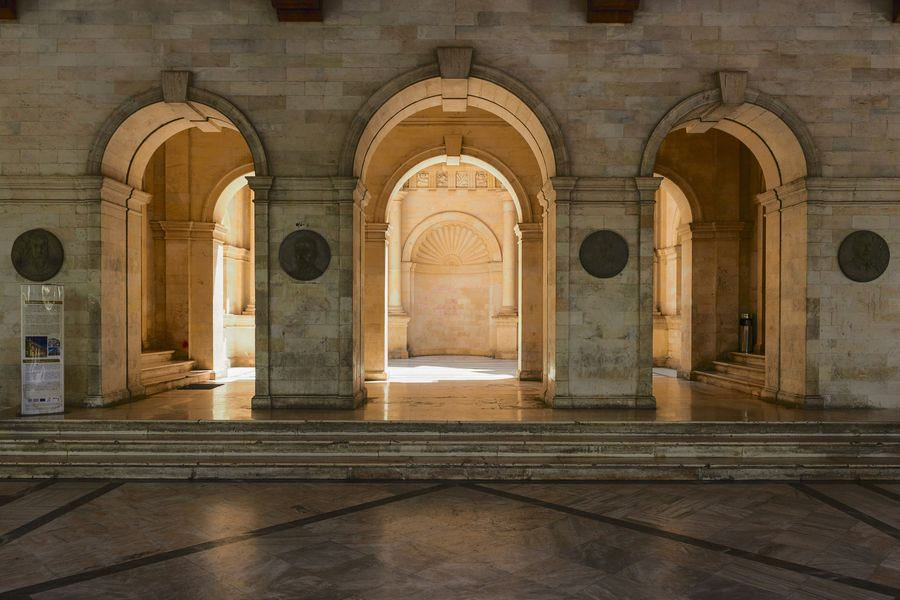 «Δεν υπάρχει διαθέσιμος χώρος ιδιοκτησίας του Δήμου Ηρακλείου»: Τι λέει η Λότζια για το χώρο υποδοχής μεταναστών