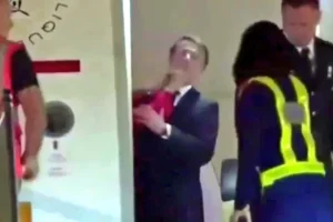 Εμανουέλ Μακρόν: Το Twitter τον «δίκασε»  για το χαστούκι από την Μπριζίτ