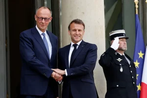 Μακρόν-Μερτς: Συμφώνησαν να επιταχύνουν κοινά αμυντικά προγράμματα