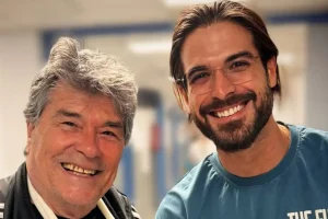 Ο Άρης Μουγκοπέτρος συνάντησε τον Πάνο Μιχαλόπουλο στο νοσοκομείο – Το ατύχημα του ηθοποιού