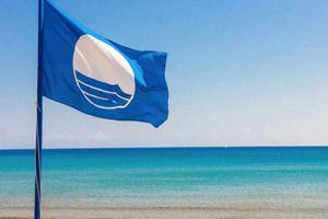 Γαλάζιες Σημαίες 2025: Πρώτη ξανά η Κρήτη με 153 παραλίες