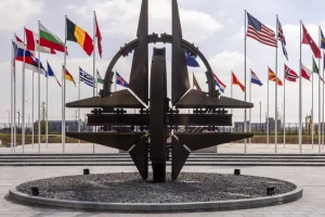 ΝΑΤΟ: Συμφωνία για αύξηση του στόχου για τις αμυντικές δαπάνες στο 5%