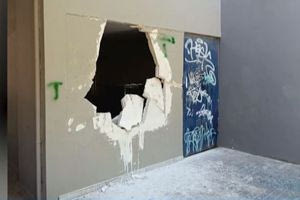 Βανδαλισμοί σε σχολείο στη Νέα Ιωνία – Έσπασαν τοίχο με βαριοπούλα