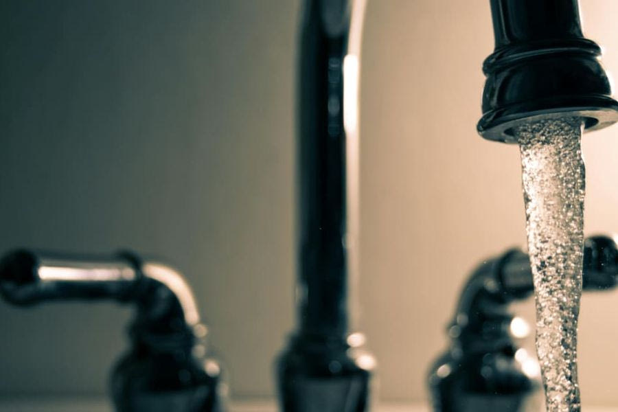 Σε απόγνωση οι Ηρακλειώτες από το «μαρτύριο της σταγόνας» – Νερό με το βυτίο και λούσιμο στα… κομμωτήρια!
