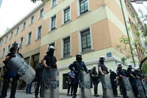 ΕΛ.ΑΣ: Μεγάλη αστυνομική επιχείρηση στη Νομική – Επτά συλλήψεις