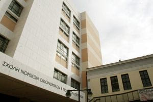 Επίθεση στη Νομική: Στο «μικροσκόπιο» ο πυροσβεστήρας που χρησιμοποίησαν οι δράστες