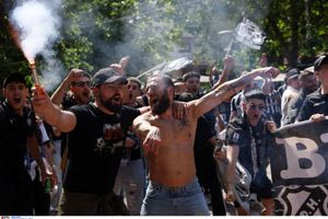 Ατελείωτο πάρτυ των φίλων του ΟΦΗ στην Αθήνα – Ξεκίνησε η πορεία προς το ΟΑΚΑ (βίντεο και φωτογραφίες)
