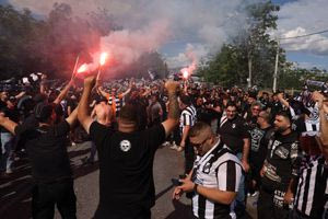 Μικρή ένταση μεταξύ οπαδών του ΟΦΗ και αστυνομίας έξω από το ΟΑΚΑ