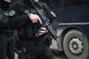 Μεγάλη αστυνομική επιχείρηση σε Ηράκλειο, Χανιά και Ρέθυμνο – 48 συλλήψεις – Ανάμεσα τους και ένστολοι