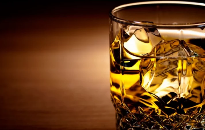 Αυτή είναι η λίστα της ΕΕ με τα αμερικανικά προϊόντα που απειλεί με δασμούς – Δεν εξαιρείται ούτε το ουίσκι