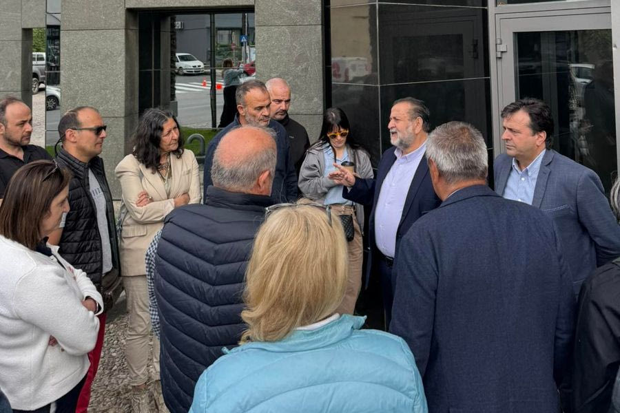 Ηράκλειο: Έξω από την Παγκρήτια Τράπεζα οι κάτοικοι του Καστελλίου
