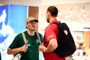 Όμορφες εικόνες στην αναχώρηση των δύο “αιωνίων” για το Άμπου Ντάμπι