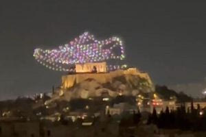 «Μηνύσεις κατά παντός υπευθύνου» για το σόου με drones στην Ακρόπολη