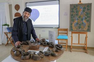 Το λαχταριστό εφτάζυμο της Κασταμονίτσας αποκτά και μνημείο – Tι λέει στην «Π» ο καλλιτέχνης παπά Μανόλης Καλαϊτζάκης