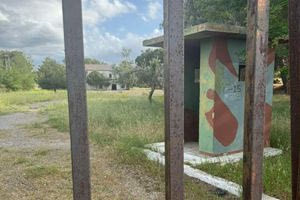 Οι δύο υποψήφιοι χώροι για το κέντρο κράτησης μεταναστών στο Ηράκλειο