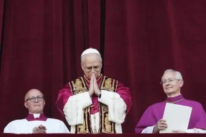 Ο νέος Πάπας έκανε την έκπληξη από το πρώτο κιόλας μήνυμά του