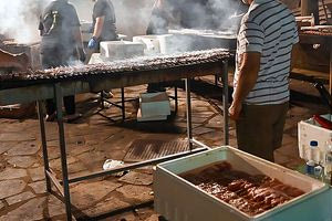 Τέλος στις ψησταριές στα πανηγύρια – Μόνο με catering οι εκδηλώσεις
