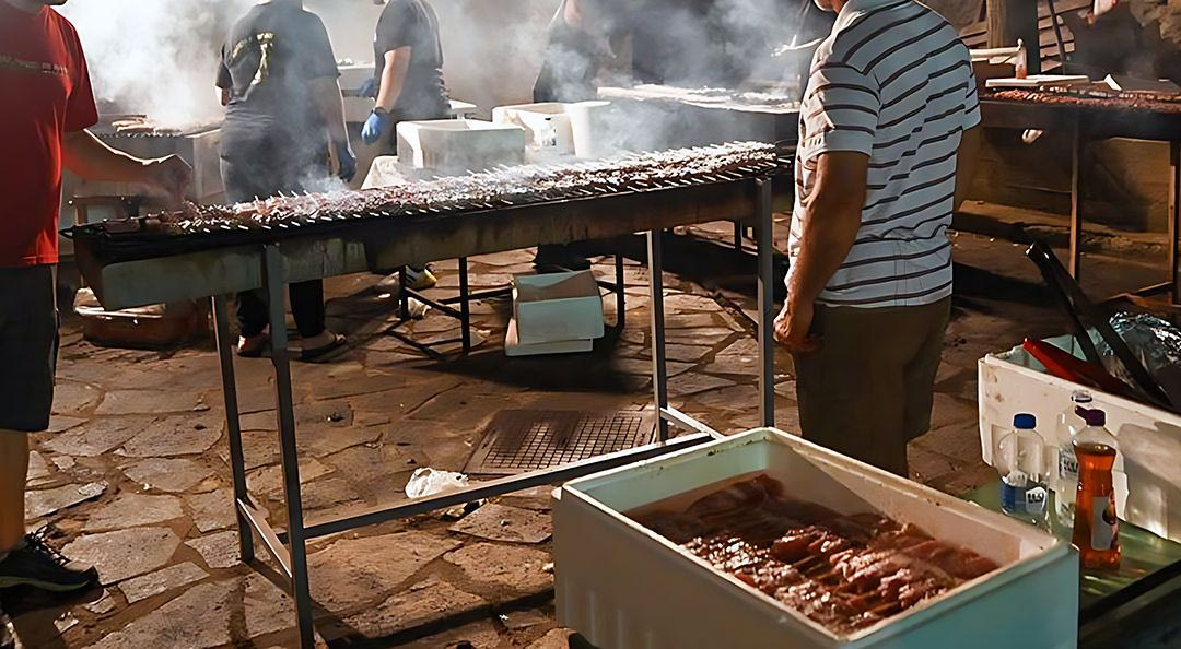 Τέλος στις ψησταριές στα πανηγύρια – Μόνο με catering οι εκδηλώσεις