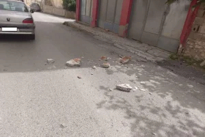 Κατέρρευσε μπαλκόνι πολυκατοικίας – Από θαύμα δεν τραυματίστηκε κανείς