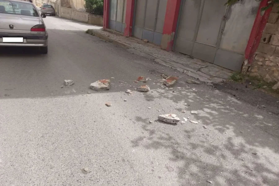 Κατέρρευσε μπαλκόνι πολυκατοικίας – Από θαύμα δεν τραυματίστηκε κανείς
