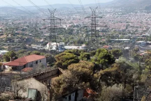 Γιατί η Αθήνα απειλείται από μεγάλη πυρκαγιά: Οι πόλεις «καθιστές πάπιες» και οι κίνδυνοί τους