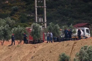 Οριοθετήθηκε η φωτιά στα Σπάτα – Οι φλόγες έκαιγαν σε δύσβατο σημείο