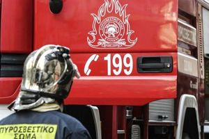 Φωτιά σε κατάστημα εστίασης σε εμπορικό κέντρο στα Σπάτα