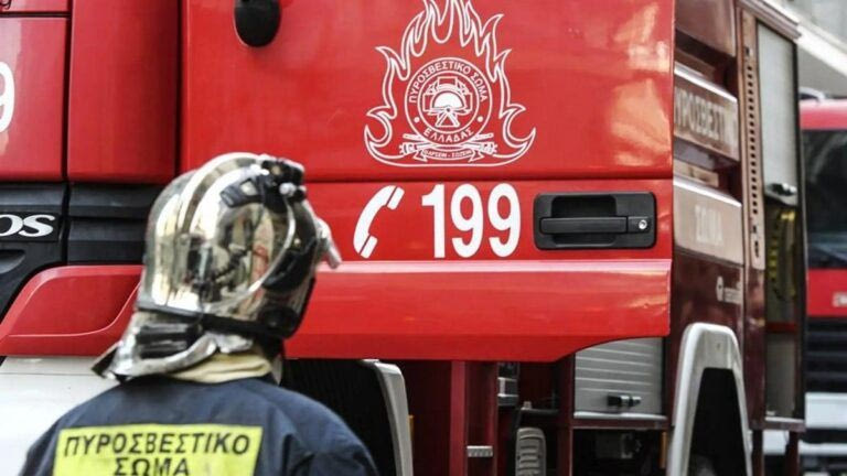 Φωτιά σε κατάστημα εστίασης σε εμπορικό κέντρο στα Σπάτα