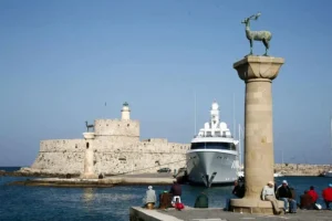 Θρίλερ στην Ρόδο: Πολίτης εντόπισε ανθρώπινα οστά στην παραλία Πρασονησίου