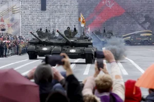 Σε ισχύ η τριήμερη εκεχειρία που κήρυξε η Μόσχα, ενώ ο Πούτιν υποδέχεται τους ξένους ηγέτες για τον εορτασμό της «9ης Μαΐου»