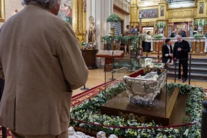 Το σκήνωμα της Αγίας Τερέζας της Αβίλα εκτίθεται στο κοινό για πρώτη φορά από το 1914