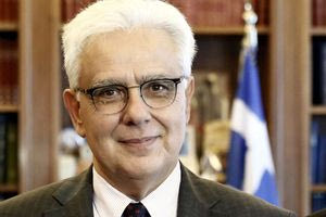 Τον δρόμο της εξόδου δείχνει στον πρόεδρο του ΟΠΕΚΕΠΕ ο Τσιάρας