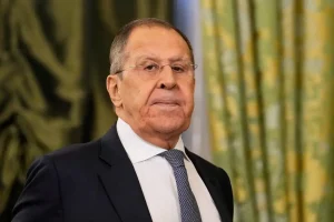 Λαβρόφ: Έτοιμη η Ρωσία να παρουσιάσει όρους ειρήνης στην Ουκρανία μετά την ανταλλαγή αιχμαλώτων