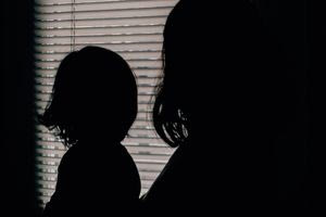 Ένας στους επτά ενήλικες στην Ελλάδα έχει βιώσει σεξουαλική βία κατά την παιδική ηλικία