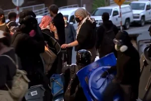 ΗΠΑ: 30 συλλήψεις σε διαδήλωση υπέρ της Παλαιστίνης σε πανεπιστημιούπολη