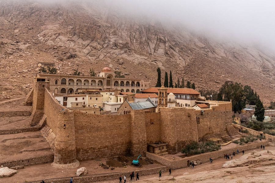 Μονή Σινά: Ιερή για τρεις θρησκείες – Η προστασία από τον Μωάμεθ  και ο μαρτυρικός θάνατος της Αγίας Αικατερίνης