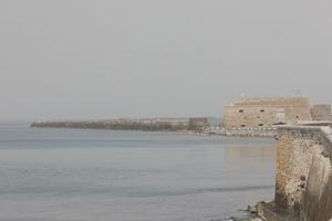 “Πνιγμένο” στη σκόνη το Ηράκλειο – Αποπνικτική η ατμόσφαιρα (φωτογραφίες)