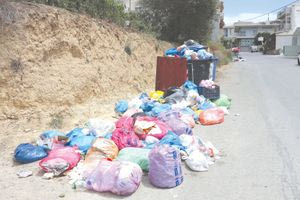 Λότζια: Σφοδρή επίθεση από την αντιπολίτευση για τα σκουπίδια και την… αρρυθμία τους