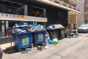 Μπλόκο από την Αποκεντρωμένη στο πρόγραμμα-«γέφυρα» – Νέα προβλήματα στην αποκομιδή απορριμμάτων