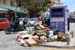 Ζητούν την άμεση αποκομιδή απορριμάτων κοντά σε σχολεία