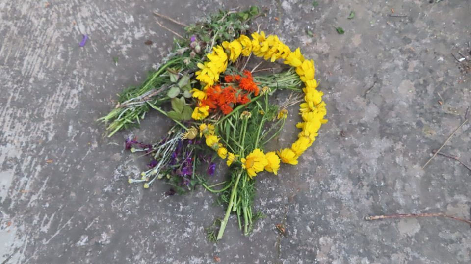 Ζεύκι, λύρα και στεφάνια – Τα ανεπανάληπτα έθιμα της Πρωτομαγιάς στην Κρήτη