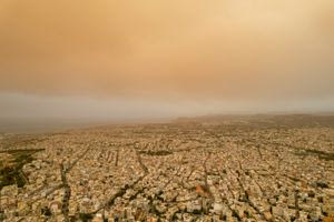 Στο χείλος του γκρεμού χωρίς φρένα