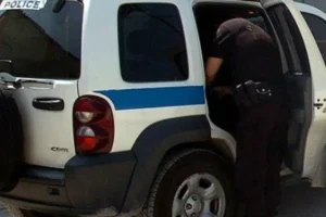 Αρχαία νομίσματα και όπλα στην κατοχή οικογένειας – Συνελήφθησαν πατέρας και γιοι