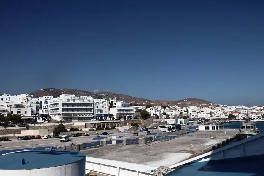 Το πλοίο «Αικατερίνη Π» χτύπησε στην προβλήτα του λιμανιού στην Τήνο – Σώοι οι επιβάτες
