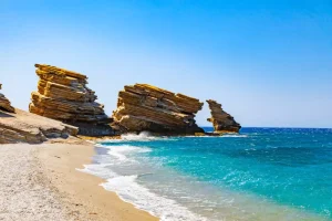 «Τίτλοι τέλους» για το παραδεισένιο τοπίο της Τριόπετρας;